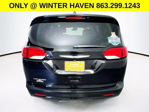 Diamond Black Crystal Pearlcoat 2024 Chrysler Voyager LX