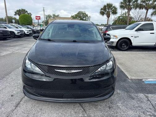 2024 Chrysler Voyager LX