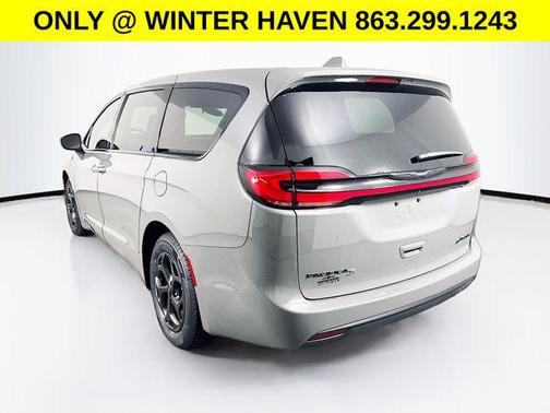 2022 Chrysler Pacifica Hybrid Touring L