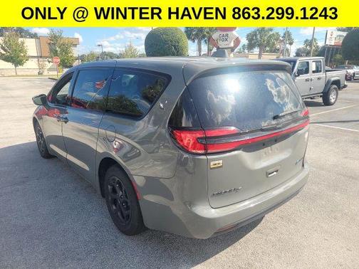 2022 Chrysler Pacifica Hybrid Touring L