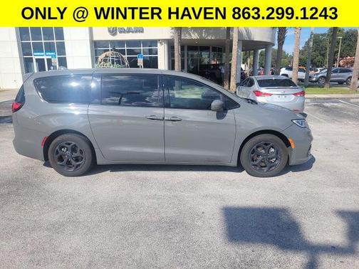 2022 Chrysler Pacifica Hybrid Touring L