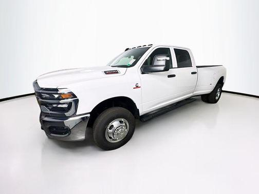 Bright White Clearcoat 2026 RAM 3500 Tradesman Crew Cab 4x4 8' Box