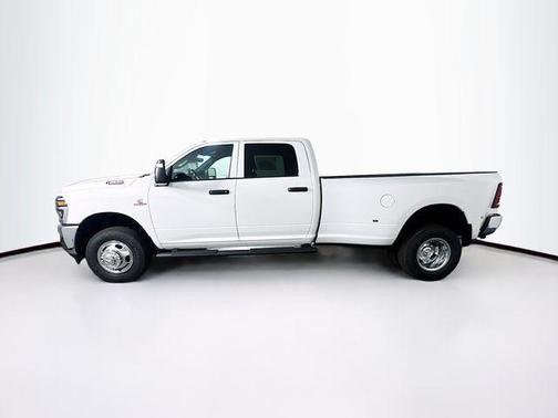 Bright White Clearcoat 2026 RAM 3500 Tradesman Crew Cab 4x4 8' Box