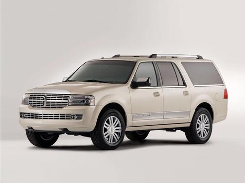 Tuxedo Black Metallic 2014 Lincoln Navigator Base