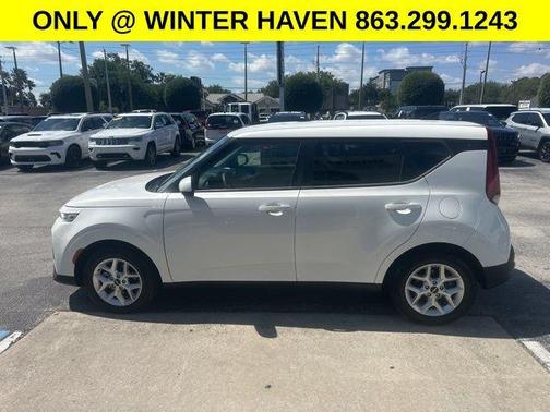 Snow White Pearl 2022 Kia Soul LX