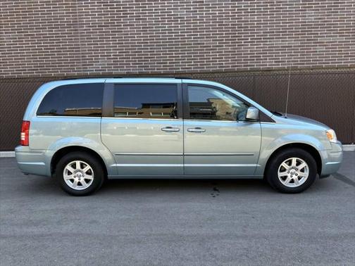 2010 Chrysler Town & Country Touring