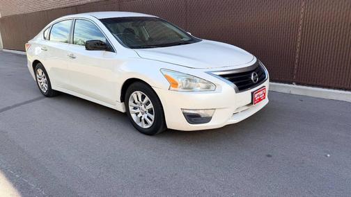 Pearl White 2013 Nissan Altima 2.5 S