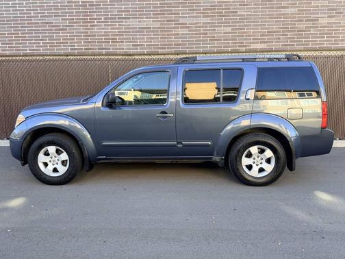 2006 Nissan Pathfinder LE