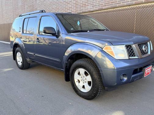 2006 Nissan Pathfinder LE