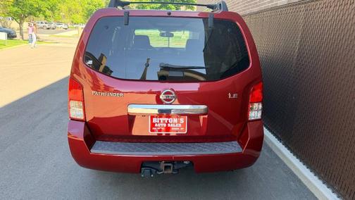 Red Braun 2008 Nissan Pathfinder LE