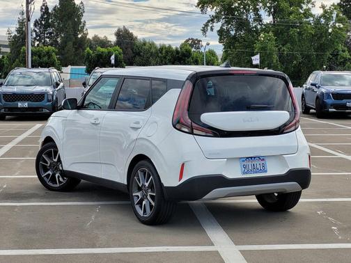 Snow White Pearl 2024 Kia Soul EX