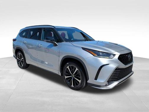 Gray 2021 Toyota Highlander XSE