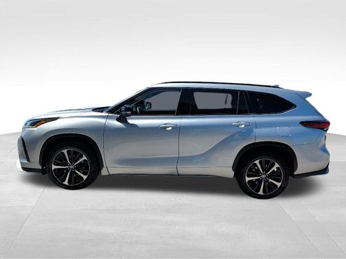 Gray 2021 Toyota Highlander XSE
