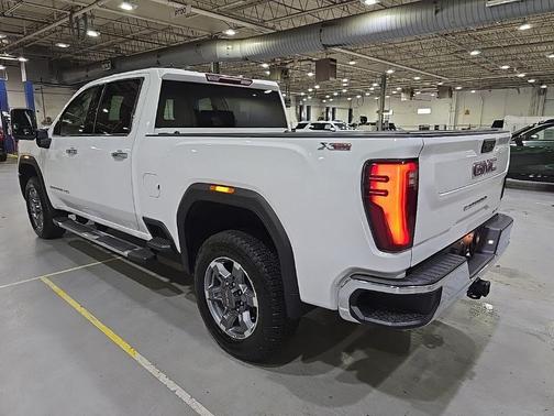 Summit White 2025 GMC Sierra 2500 SLT