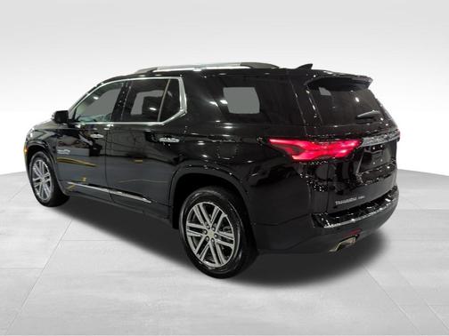 Mosaic Black Metallic 2023 Chevrolet Traverse High Country