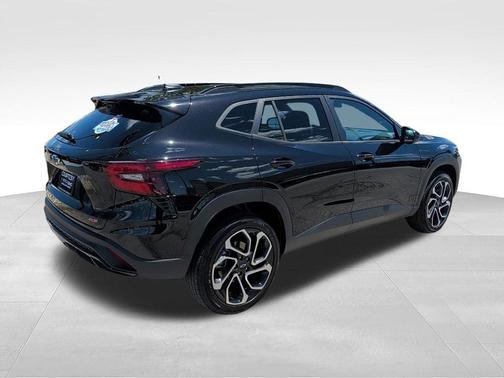 Mosaic Black Metallic 2025 Chevrolet Trax 2RS