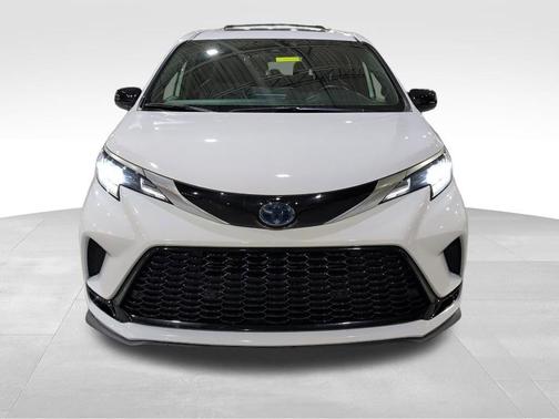 2022 Toyota Sienna XSE 7 Passenger