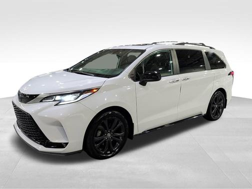 2022 Toyota Sienna XSE 7 Passenger