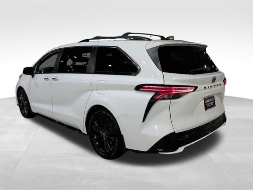 2022 Toyota Sienna XSE 7 Passenger