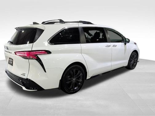 2022 Toyota Sienna XSE 7 Passenger