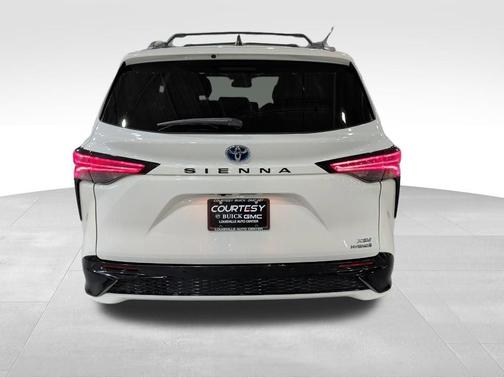 2022 Toyota Sienna XSE 7 Passenger