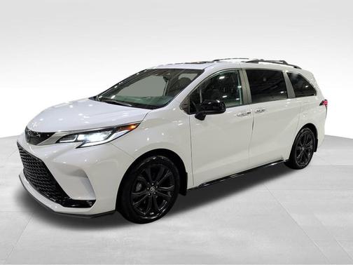 2022 Toyota Sienna XSE 7 Passenger