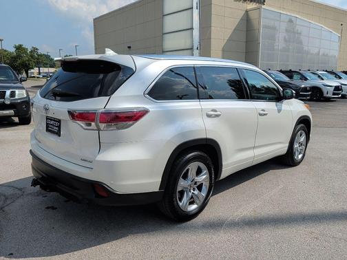 White 2016 Toyota Highlander Limited