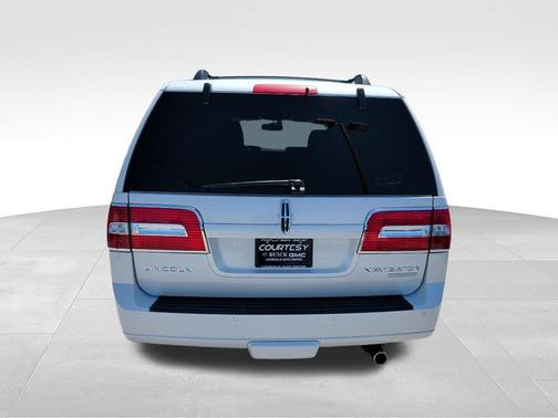 White Platinum Tri-Coat Metallic 2011 Lincoln Navigator Base