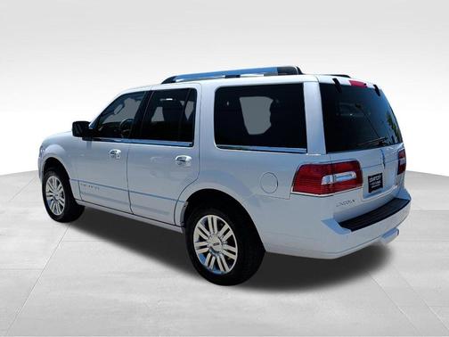 White Platinum Tri-Coat Metallic 2011 Lincoln Navigator Base