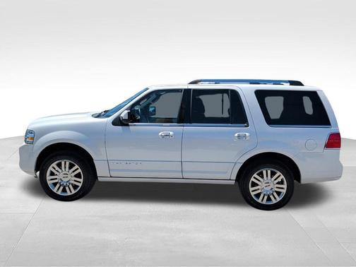 White Platinum Tri-Coat Metallic 2011 Lincoln Navigator Base