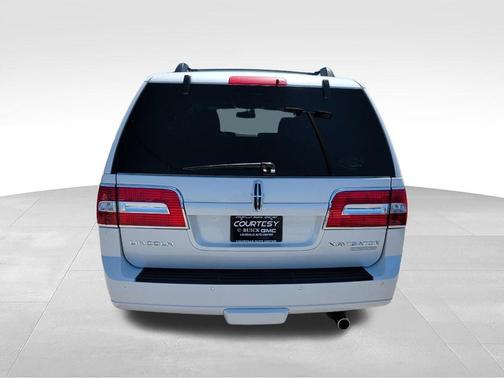 White Platinum Tri-Coat Metallic 2011 Lincoln Navigator Base