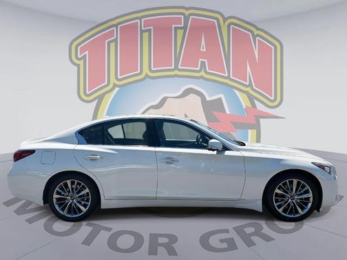 2022 INFINITI Q50 LUXE
