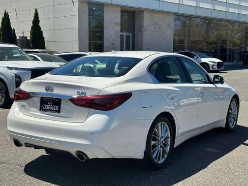 2022 INFINITI Q50 LUXE