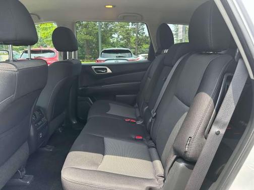 2018 Nissan Pathfinder S