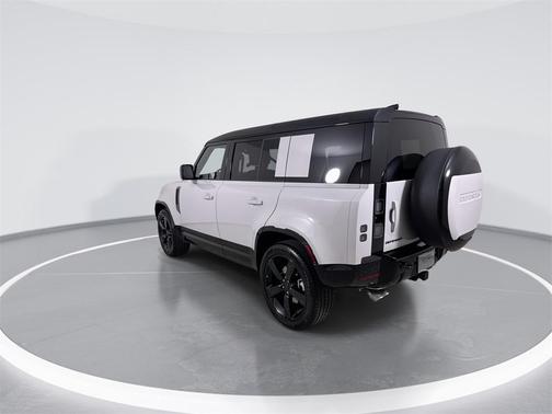 2026 Land Rover Defender P500 X-Dynamic SE