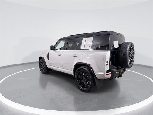 2026 Land Rover Defender 110 V8