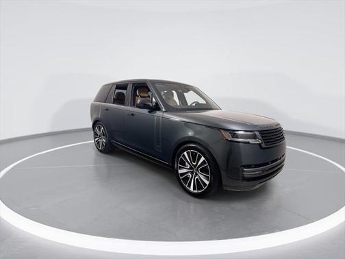2025 Land Rover Range Rover P550e SE