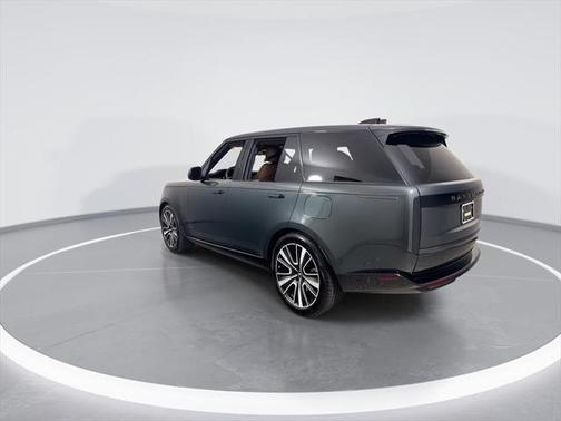 2025 Land Rover Range Rover P550e SE