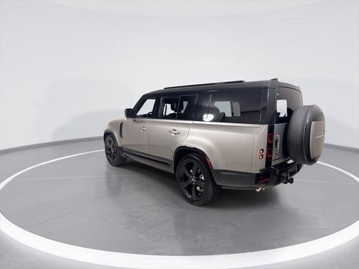 2025 Land Rover Defender 130 P400 X-Dynamic SE
