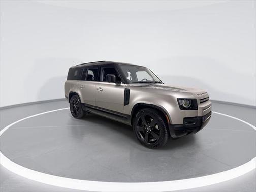 2025 Land Rover Defender 130 P400 X-Dynamic SE