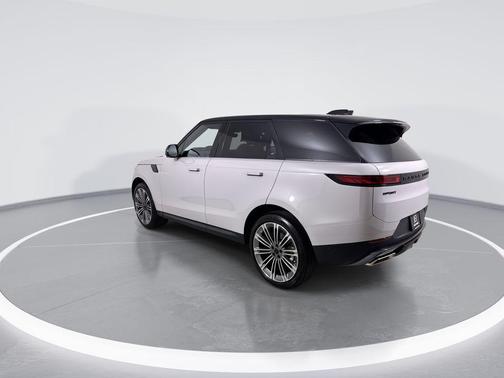 2026 Land Rover Range Rover Sport SE