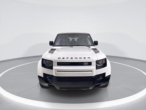 2025 Land Rover Defender 130 P400 X-Dynamic SE