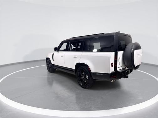 2025 Land Rover Defender 130 P400 X-Dynamic SE
