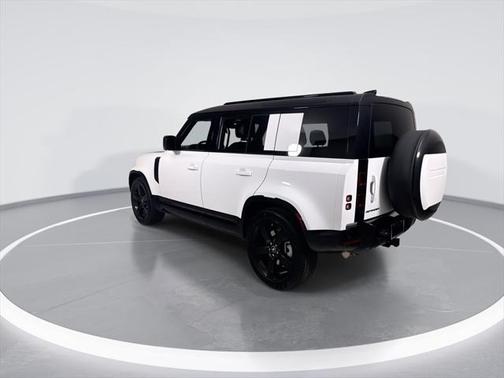 2025 Land Rover Defender 110 P400 X-Dynamic SE