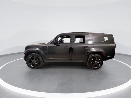 2025 Land Rover Defender 130 P400 X-Dynamic SE