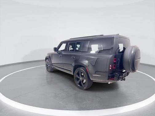 2025 Land Rover Defender 130 P400 X-Dynamic SE