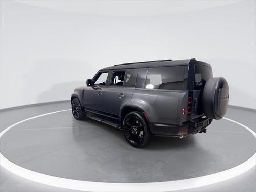 2025 Land Rover Defender 130 P400 X-Dynamic SE