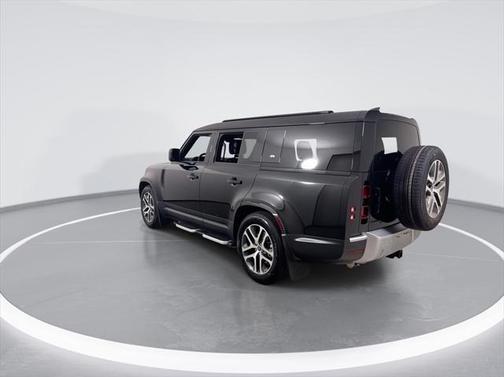 2023 Land Rover Defender 130 SE