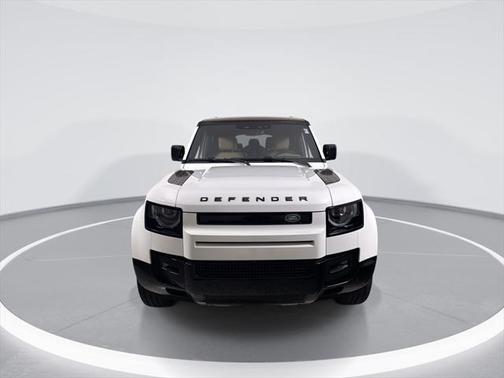 2025 Land Rover Defender 130 P400 X-Dynamic SE