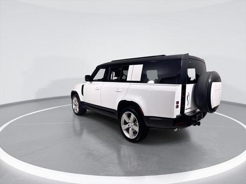 2025 Land Rover Defender 130 P400 X-Dynamic SE